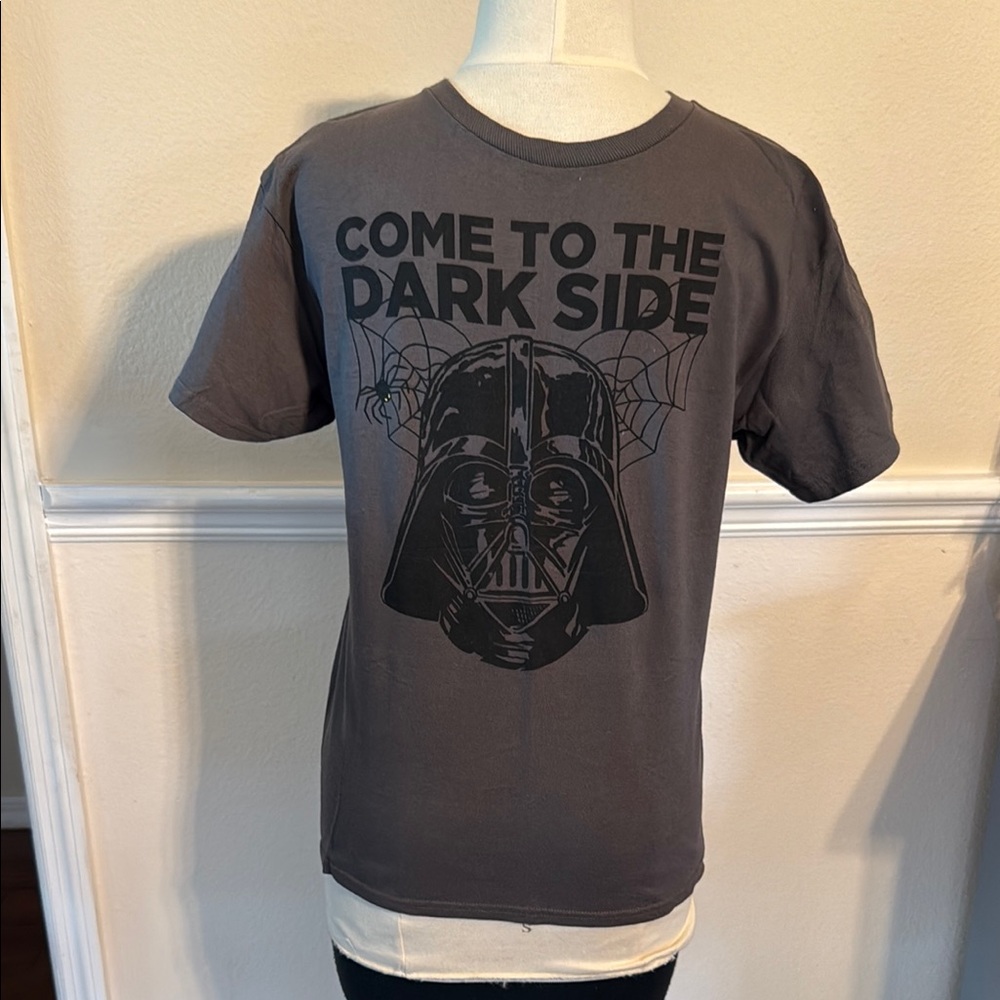 *Kids Star Wars Gray Short Sleeve Tee (med)